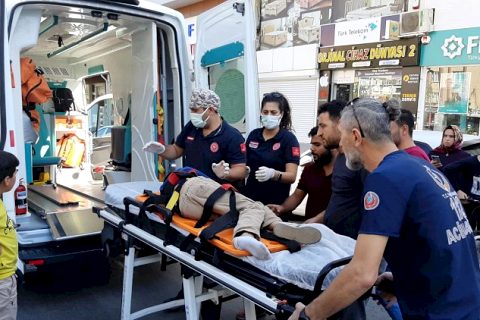 Nizip'te otomobilin çarptığı öğrenci ağır yaralandı