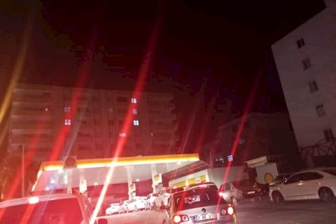 Nizip'te zammi duyan benzin istasyonlarina koştu