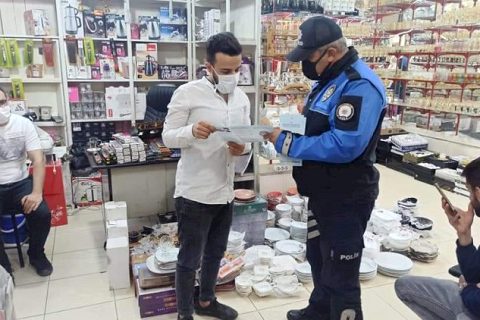 Polis vatandaşları hırsızlıklar konusunda bilgilendirdi