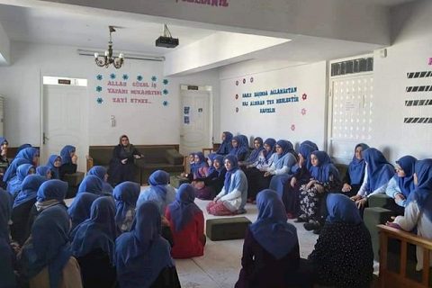 Kuran kursu öğrencilerinden hatim programi