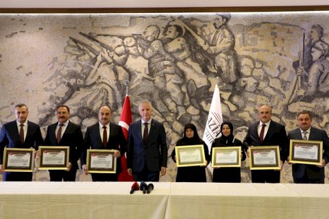 Sarı ailesinden eğitime destek 