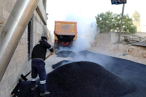 Nizip’te sıcak asfalt çalışmaları devam ediyor