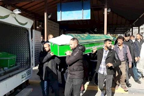 Kazada ölen genç kız son yolculuğuna gelinlikle uğurlandı