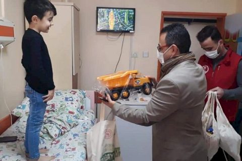 Çocuklara oyuncak desteği