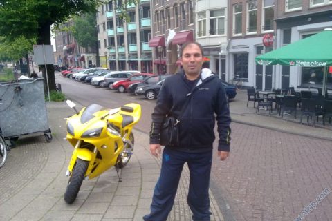 Hollanda Amistardam Kırmızılı sokakta 