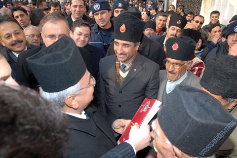 eski kültür bakanının dernek ziyaret anı hatırası 