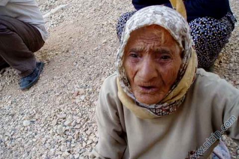 belkide nizipin en yasli halasidir (babamin halasi) 