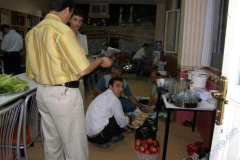2006 yılında İHER hocamızın verdiği iftar yemeği 