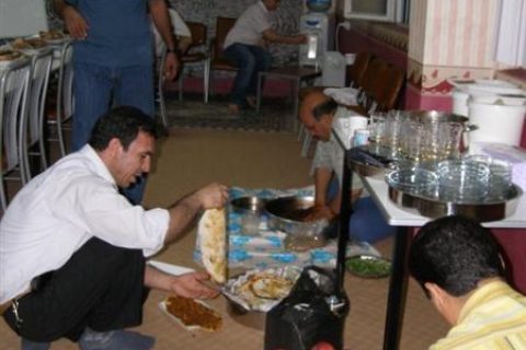 2006 yılında İHER hocamızın verdiği iftar yemeği 
