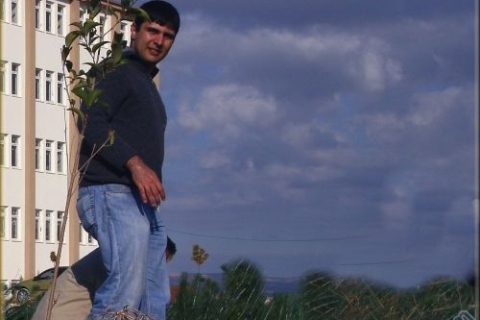 Yüksek okul bölgesi fidan dikimi 