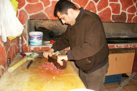 Çiğ Köftelik Etin Hazırlanması-2 