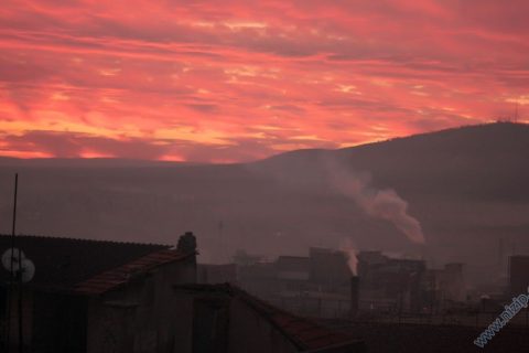 Kızıla bürünmüş taşbaş 