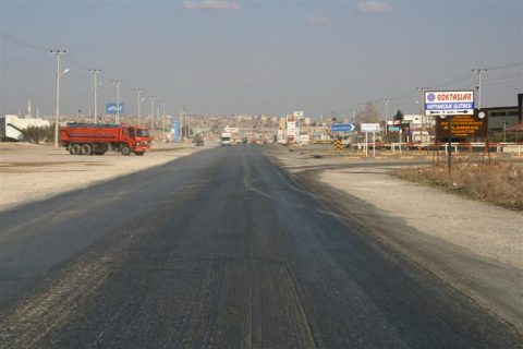 E90 nizip girişi karkamış Yol kavşakı 