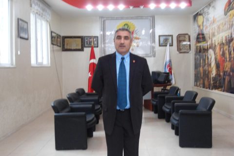 Bayrağın Altında 