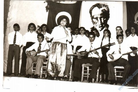 NİZİP LİSESİ 1981 BEKİR AKÇAKOCA (AKÇABAY) 6MAT/B SINIFI 