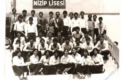 NİZİP LİSESİ 1981 BEKİR AKÇAKOCA (AKÇABAY) 6MAT/B SINIFI 