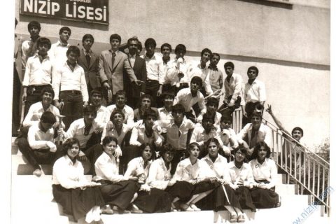NİZİP LİSESİ 1981 BEKİR AKÇAKOCA (AKÇABAY) 6MAT/B SINIFI 