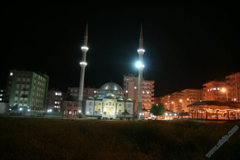Haticei Kübra Camii Gece 