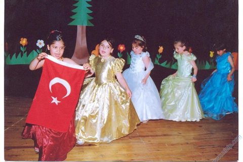 EN ÖNDEKİ BENİM KIZIM 