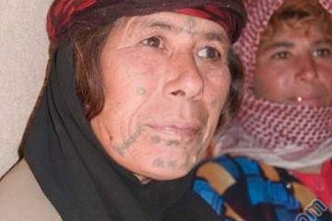 1-Bedouin-Mother-with-Face-Tatoo Foto__16549__