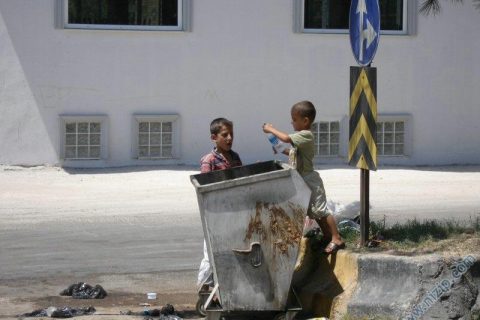 Bu Çocukların Yeri Okuldur!! 