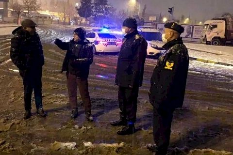 Kaymakam Çağlar, gece boyu çalışmaları takip etti