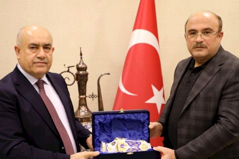 Nizip Belediyesi işçileri enflasyona ezdirmedi.