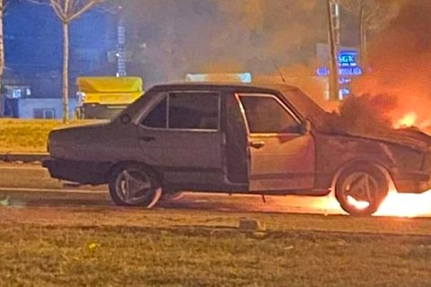 Seyir halindeki LPG'li araç alev alev yandı.