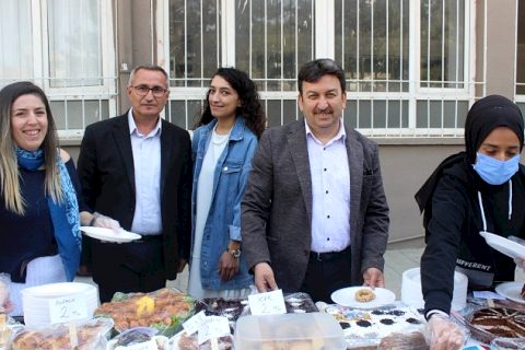 Nizip'te İhtiyaç Sahibi Öğrenciler İçin Kermes