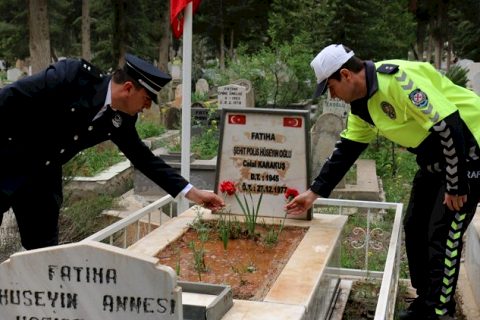 Polis Haftası'nda şehitlik ziyaret edildi