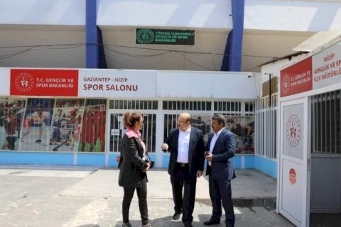 Belediye Başkanı Sarı spor tesislerinde inceleme yaptı