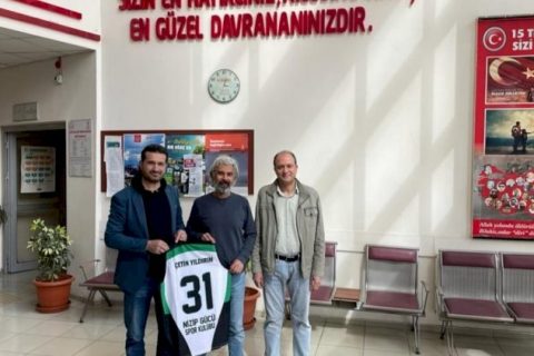 Nizip Gücü Spor Kulübü'nden Polis Memuru Çetin'e Forma hediyesi
