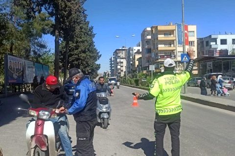 Nizip ilçesinde toplum polisi ve trafik ekipleri uygulaması yaptı.