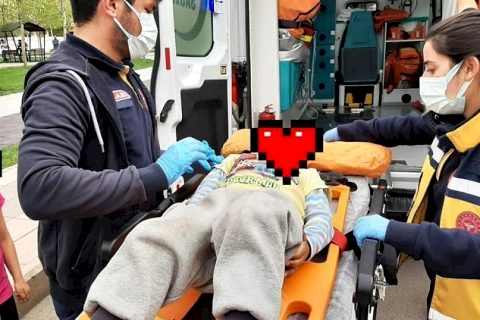 Parkta Kaydıraktan Düşen  Çocuk Yaralandı