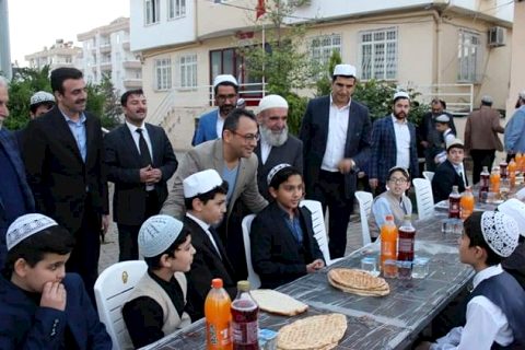Kaymakam Çağlar, Kur'an Kursu öğrencileri ile iftarda buluştu