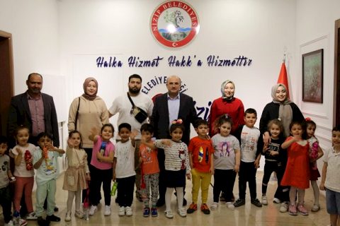 Minik öğrencilerden Belediye Başkanı Sarı’ya ziyaret