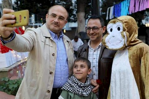 Nizip'te yetim çocuklara iftar yemeği verildi