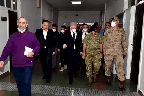 Vali Gül'den yaralı askerlere ziyaret