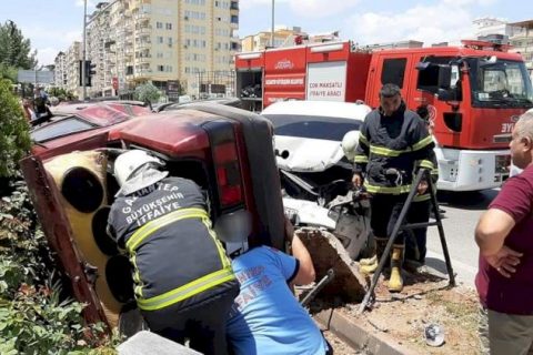 Nizip’te araçlar çarpıştı: 2 yaralı  