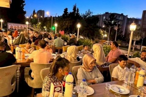 MHP yönetimi ve eşleri akşam yemeğinde buluştu 