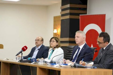 Vali Gül ve Büyükşehir Belediye Başkanı Şahin muhtarlarla buluştu