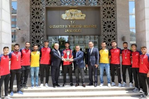 Şampiyon Sporculardan Vali ve Büyükşehir Belediye Başkanı’na ziyaret*
