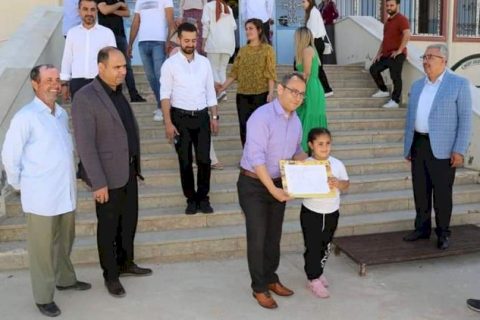 Nizip'te öğrenciler karne aldı 