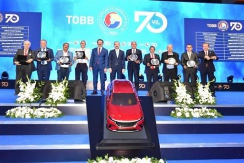 Hisarcıklıoğlu, Bilgin'e Hizmet Şeref Belgesi ve plaket takdim etti