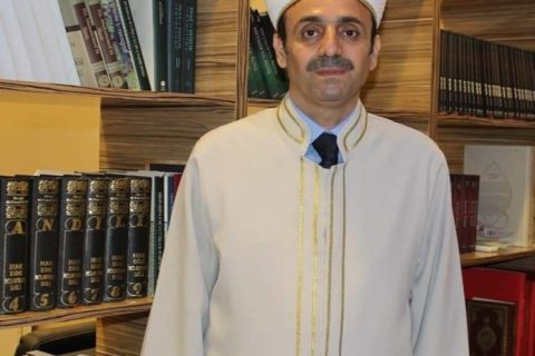 Kurban derisi bir fakire veya hayir kurumuna verilmelidir