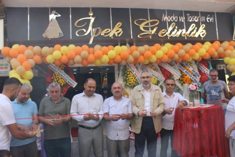 İpek Gelinlik Moda ve Tasarım Evi Hizmete Açıldı