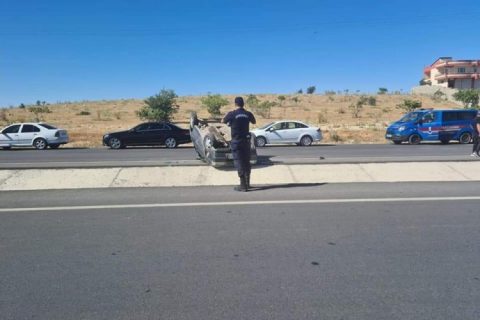 Feci kaza! Araç taklalar attı, sürücü ucuz atlattı