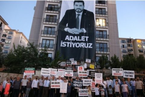 Bariş güvercini özgürlük için uçtu alkişli tepki