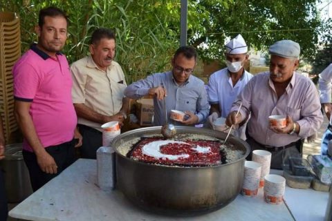 Kaymakam Çağlar, aşure dağıttı*