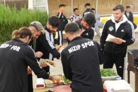 Nizip Spor'lu oyuncular yemekte buluştu 